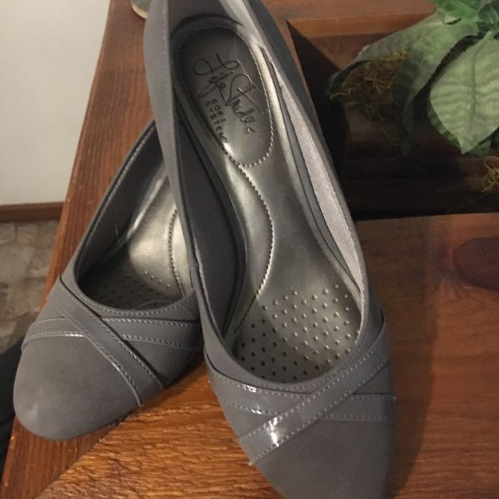 Women's gray suede pumps 6
